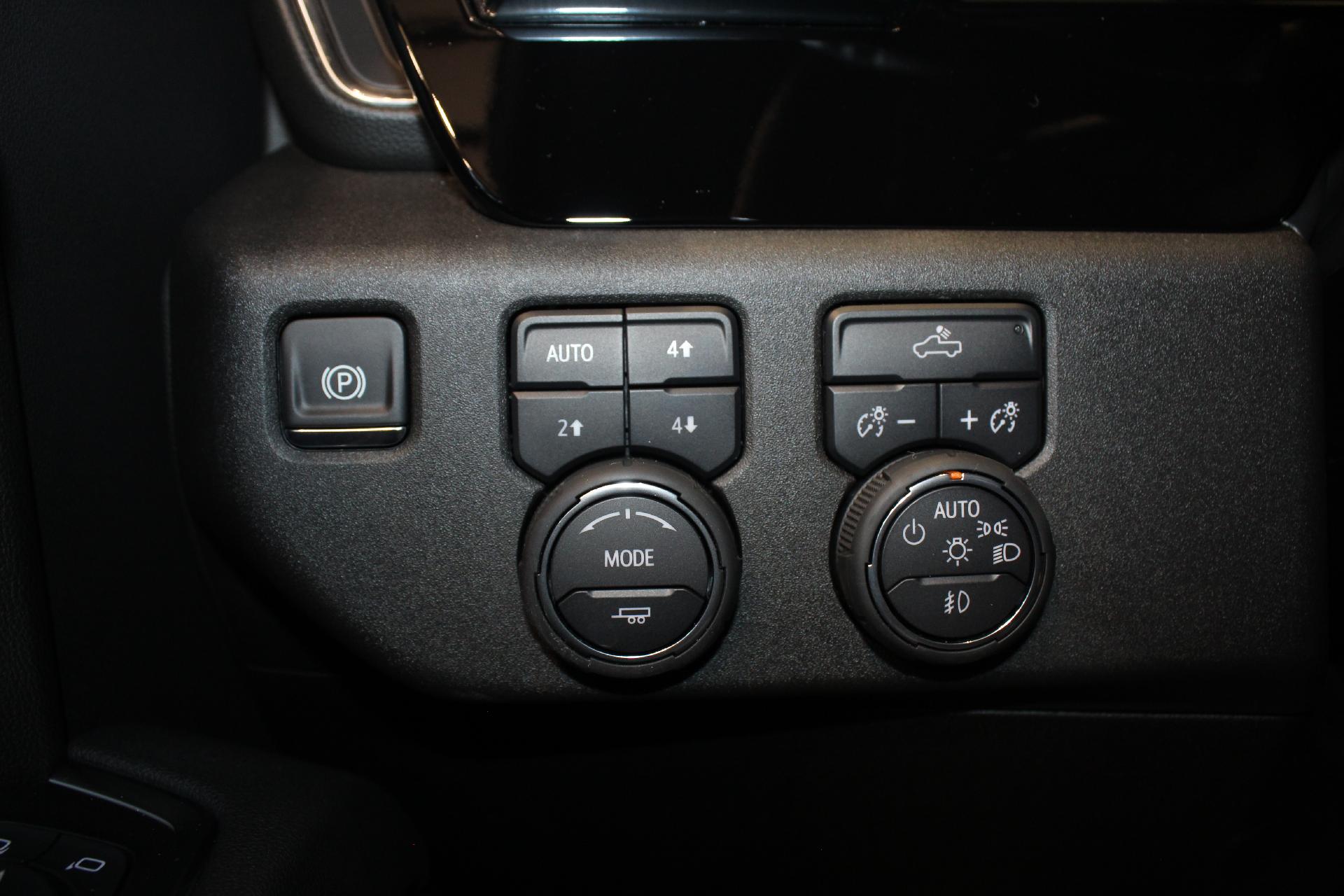 2025 Chevrolet Silverado 1500 Vehicle Photo in NORTHAMPTON, MA 01060-1120