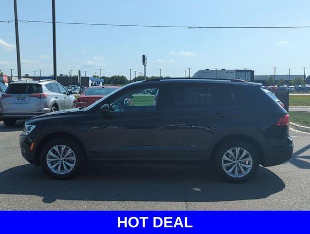 2020 Volkswagen Tiguan Vehicle Photo in Merrillville, IN 46410