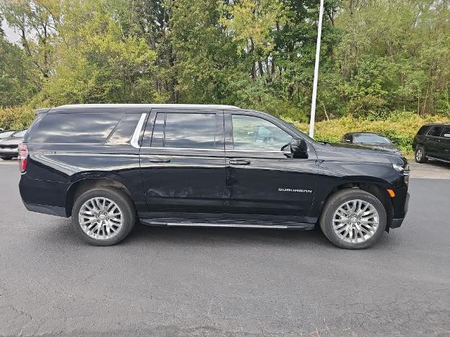 2023 Chevrolet Suburban Vehicle Photo in MOON TOWNSHIP, PA 15108-2571