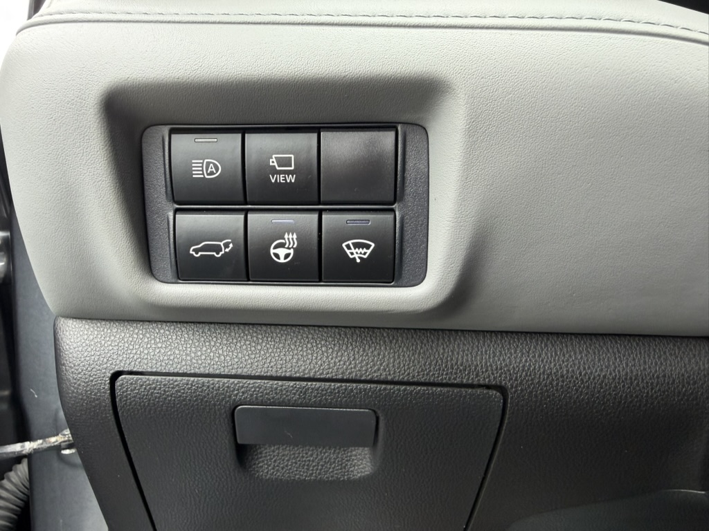 2021 Toyota Highlander photo 29 of 38