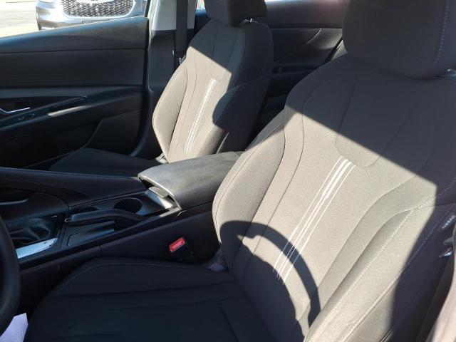 2021 Hyundai Elantra photo 7 of 20