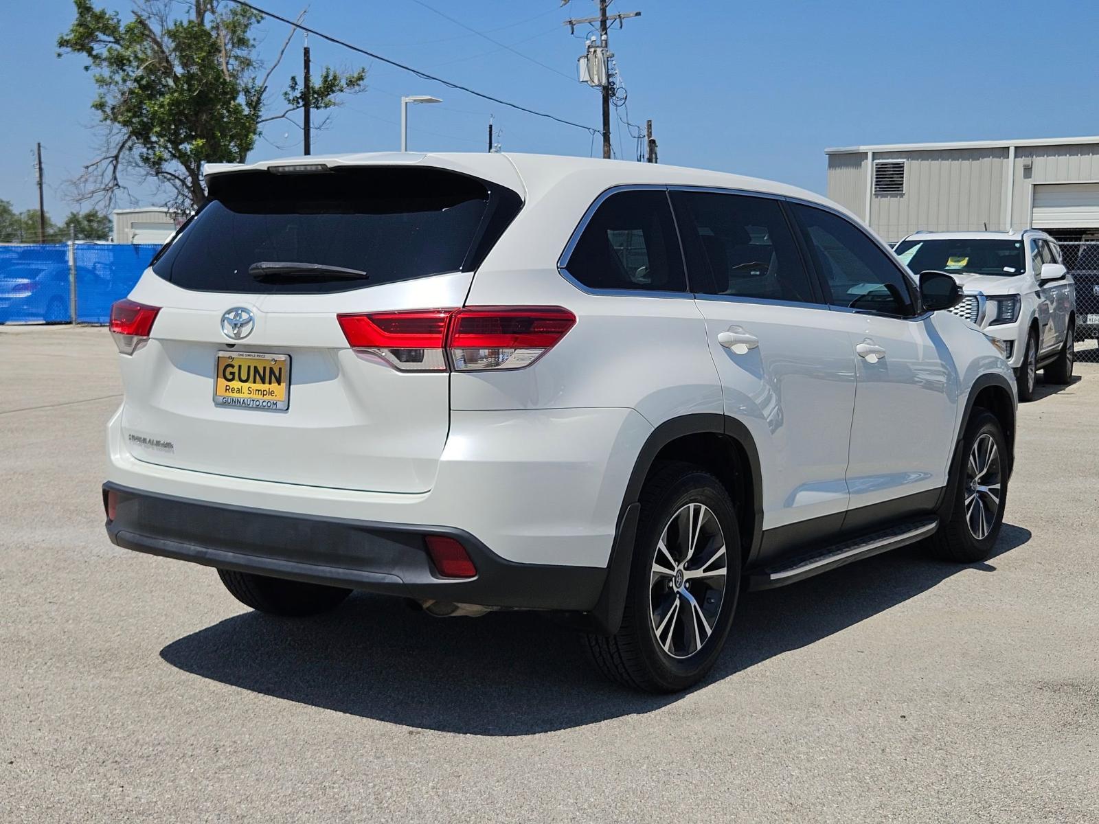 2019 Toyota Highlander Vehicle Photo in Seguin, TX 78155