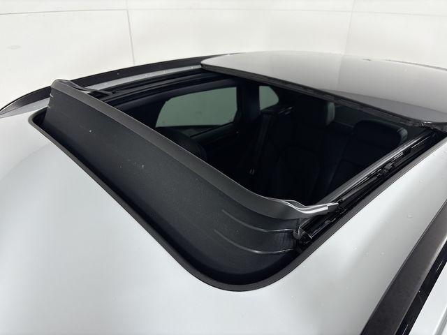 2021 Porsche Macan Vehicle Photo in Puyallup, WA 98371