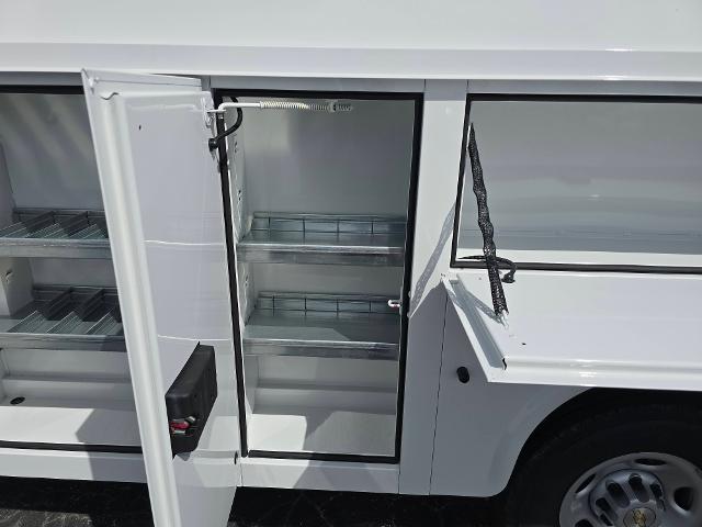 2025 Chevrolet Express Commercial Cutaway Vehicle Photo in INDEPENDENCE, MO 64055-1314