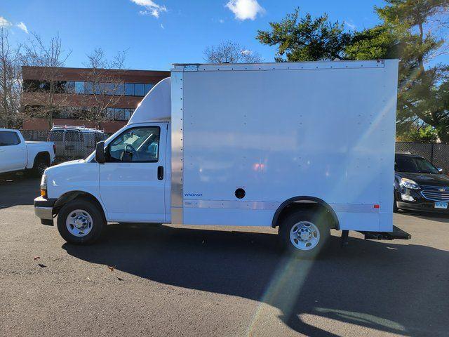 2024 Chevrolet Express Cutaway 3500 Vehicle Photo in FAIRFIELD, CT 06824-6048