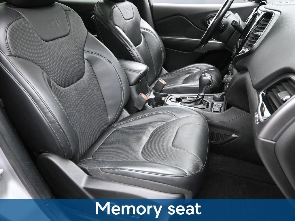 2021 Jeep Cherokee Vehicle Photo in Cedar Rapids, IA 52402