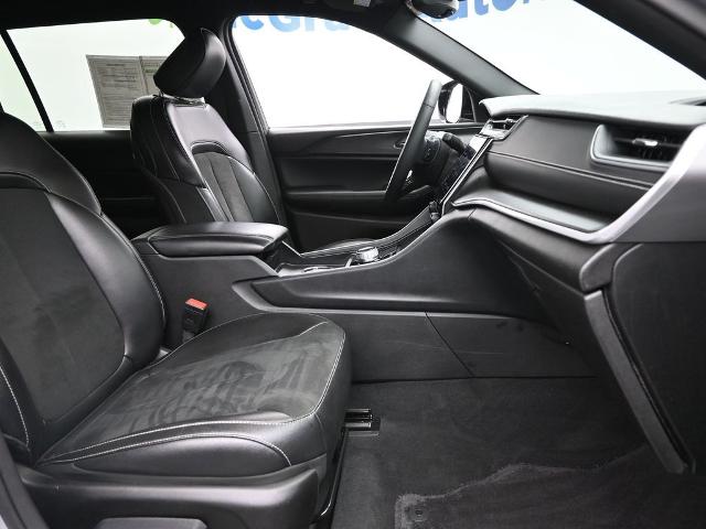 2024 Jeep Grand Cherokee L Vehicle Photo in Cedar Rapids, IA 52402