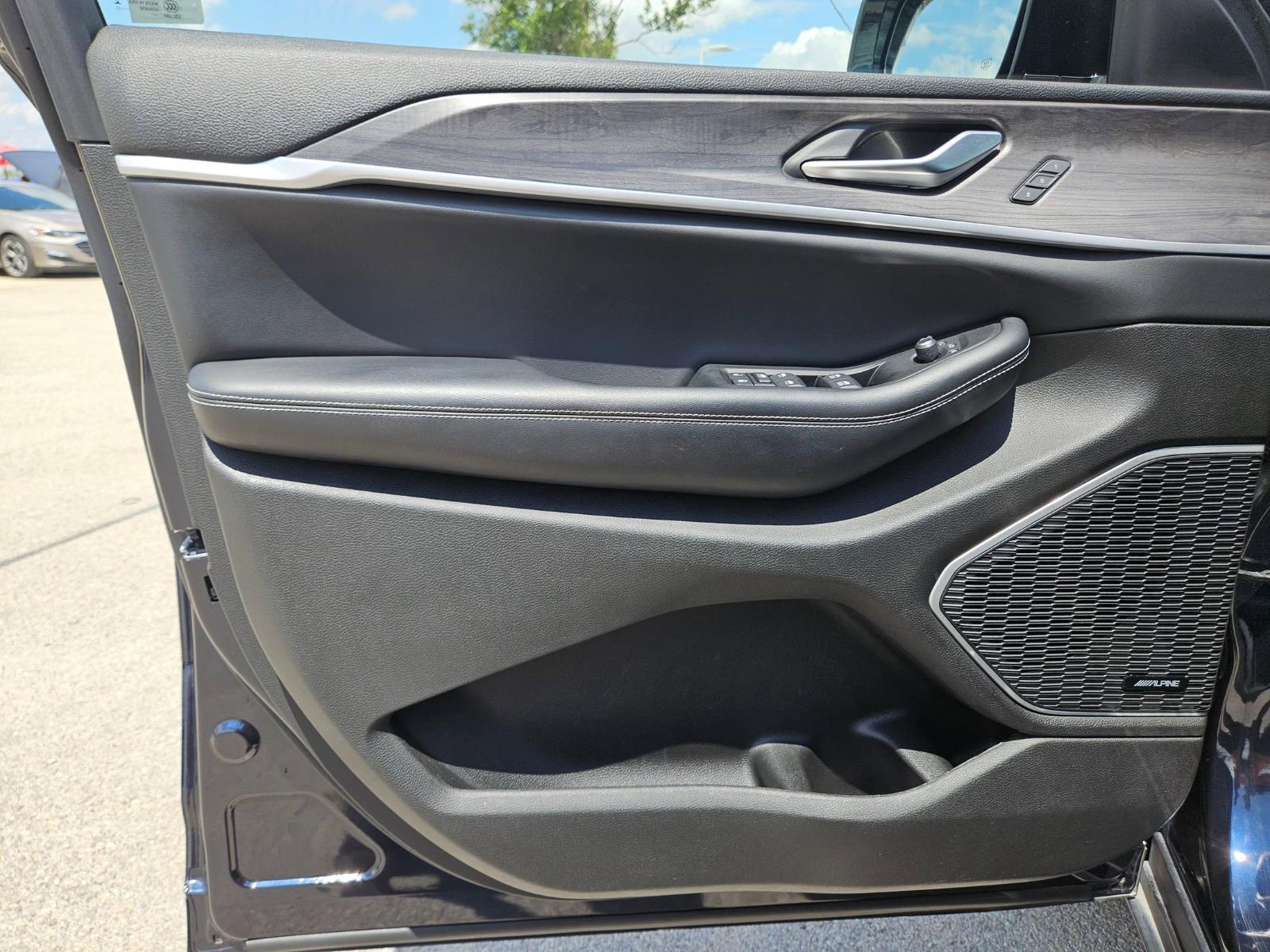 2023 Jeep Grand Cherokee Vehicle Photo in Seguin, TX 78155