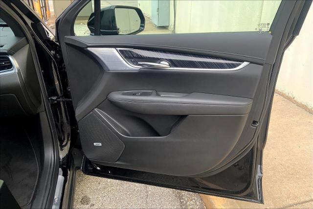 2025 Cadillac XT6 Vehicle Photo in KANSAS CITY, MO 64114-4545