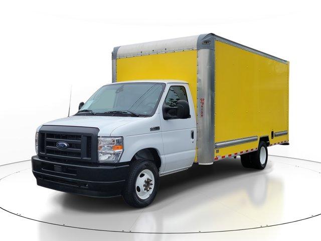 2024 Ford E-Series Cutaway Vehicle Photo in BRIDGMAN, MI 49106-9548