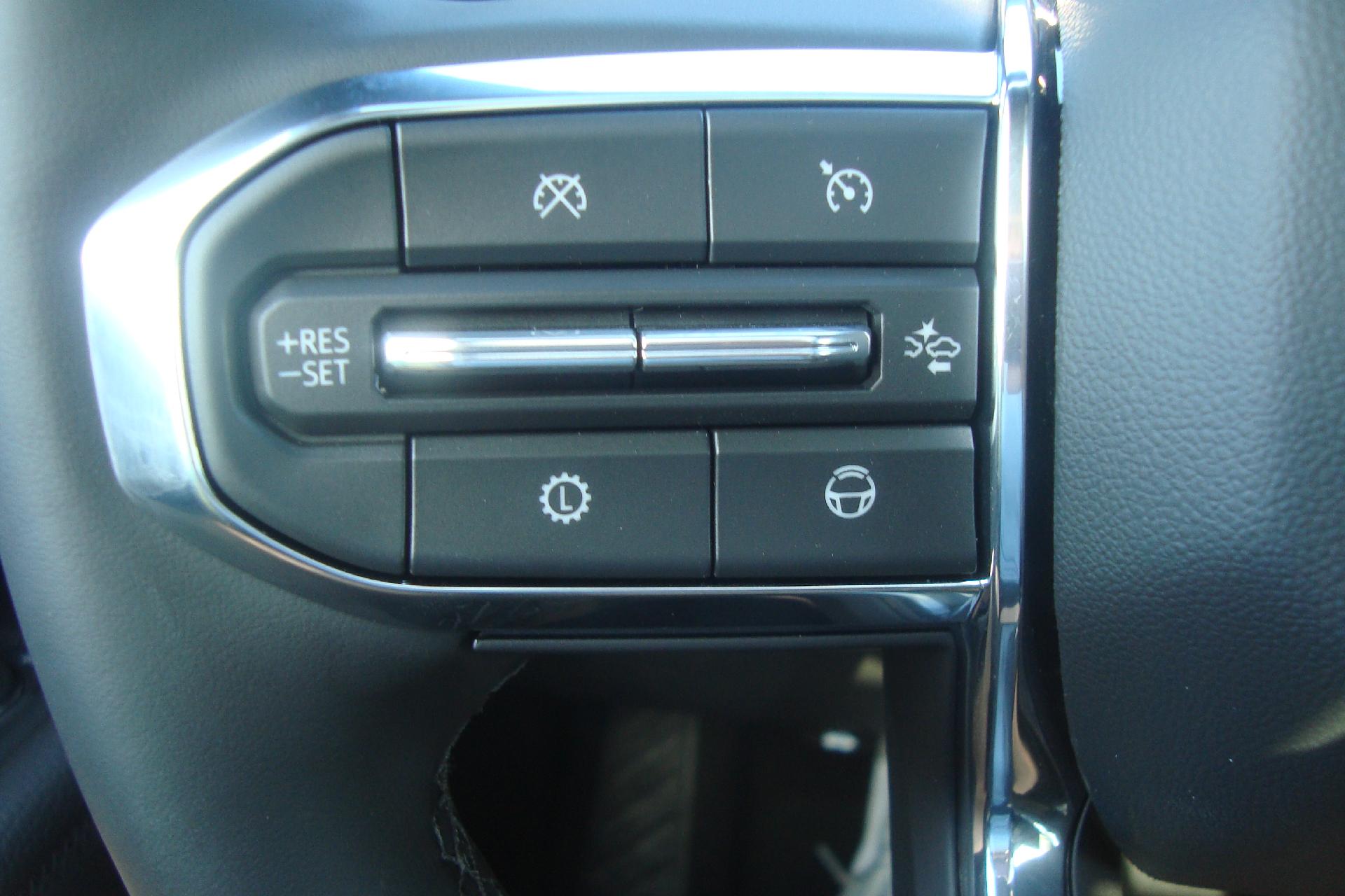 2025 GMC Yukon XL Vehicle Photo in PORTSMOUTH, NH 03801-4196