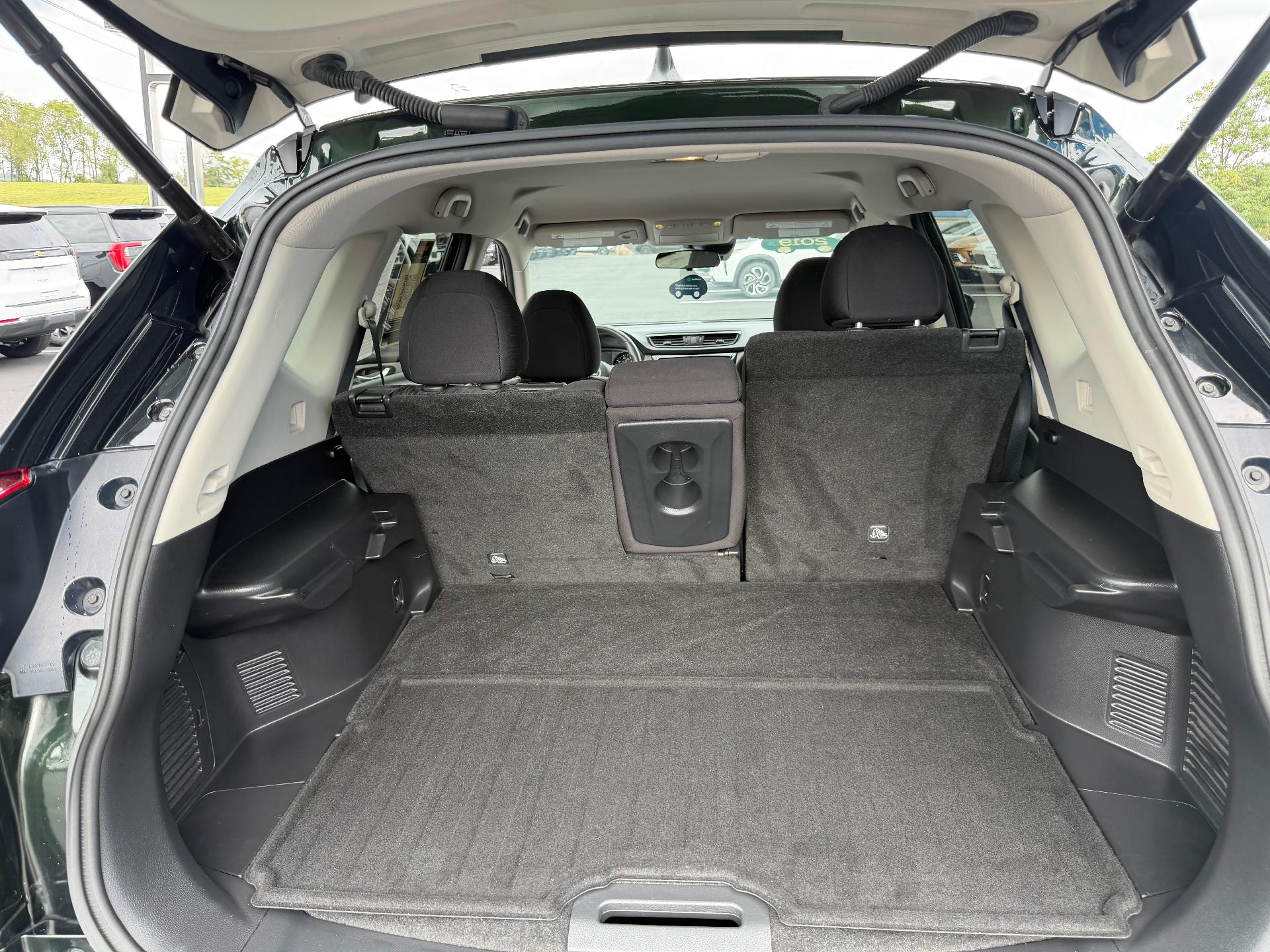 2019 Nissan Rogue photo 15 of 36