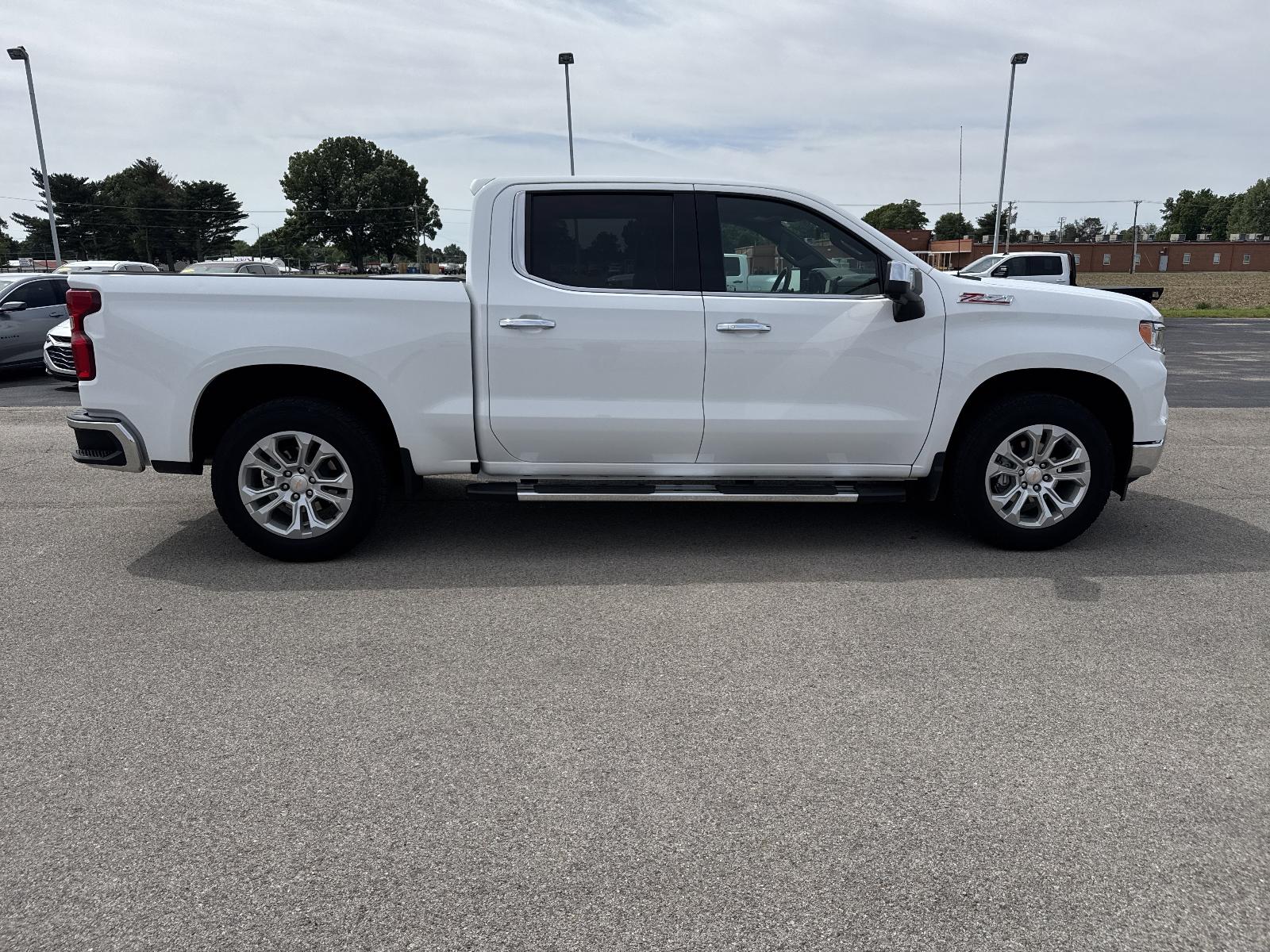View vehicle photo 6
