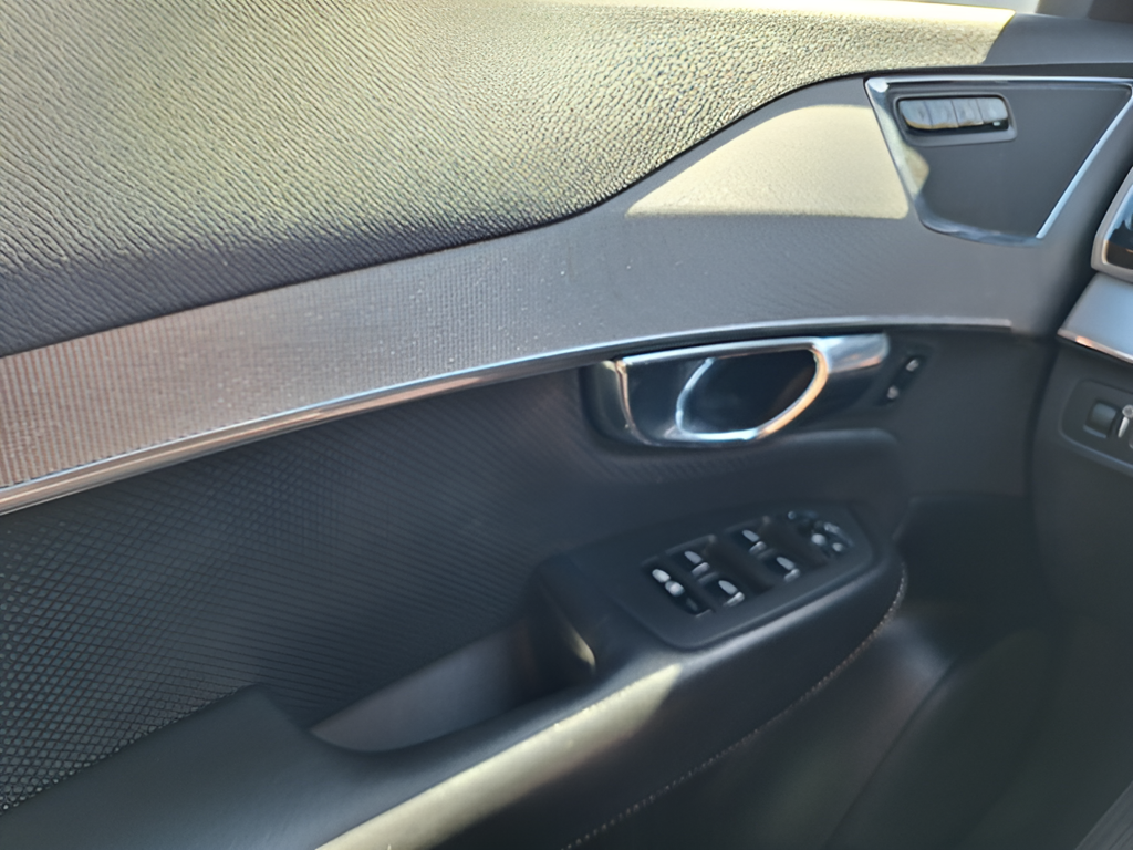 2017 Volvo XC90 photo 18 of 33
