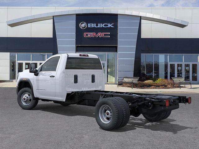2025 GMC Sierra 3500 HD Chassis Cab Vehicle Photo in DANBURY, CT 06810-5034