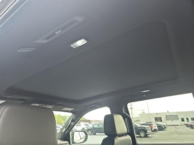 2023 Chevrolet Suburban Vehicle Photo in MOON TOWNSHIP, PA 15108-2571