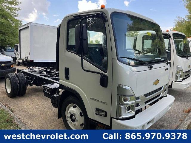 2025 Chevrolet Low Cab Forward 4500 HG Vehicle Photo in ALCOA, TN 37701-3235