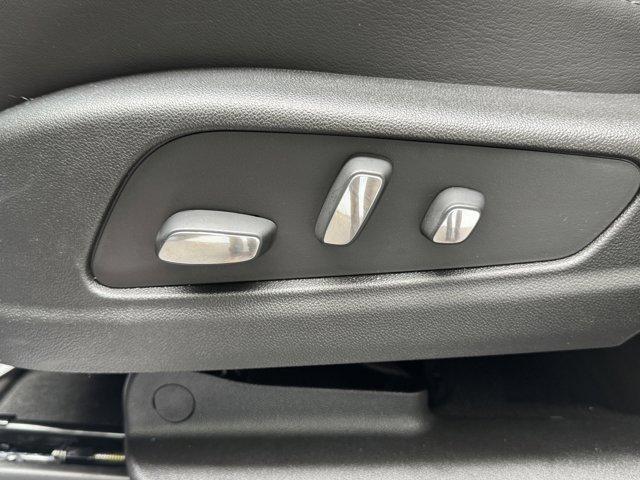 2025 Cadillac XT5 Vehicle Photo in LEOMINSTER, MA 01453-2952