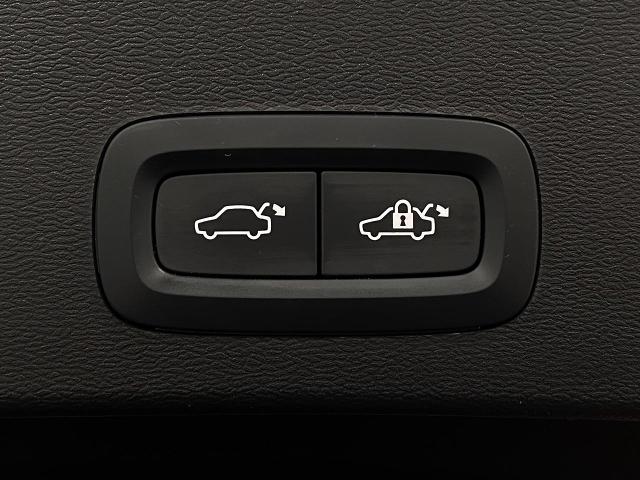 2023 Volvo XC40 Vehicle Photo in Appleton, WI 54913