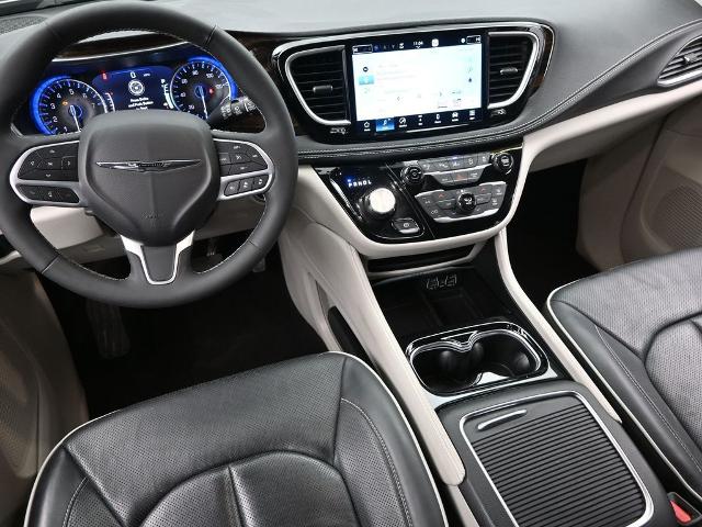 2024 Chrysler Pacifica Vehicle Photo in Cedar Rapids, IA 52402