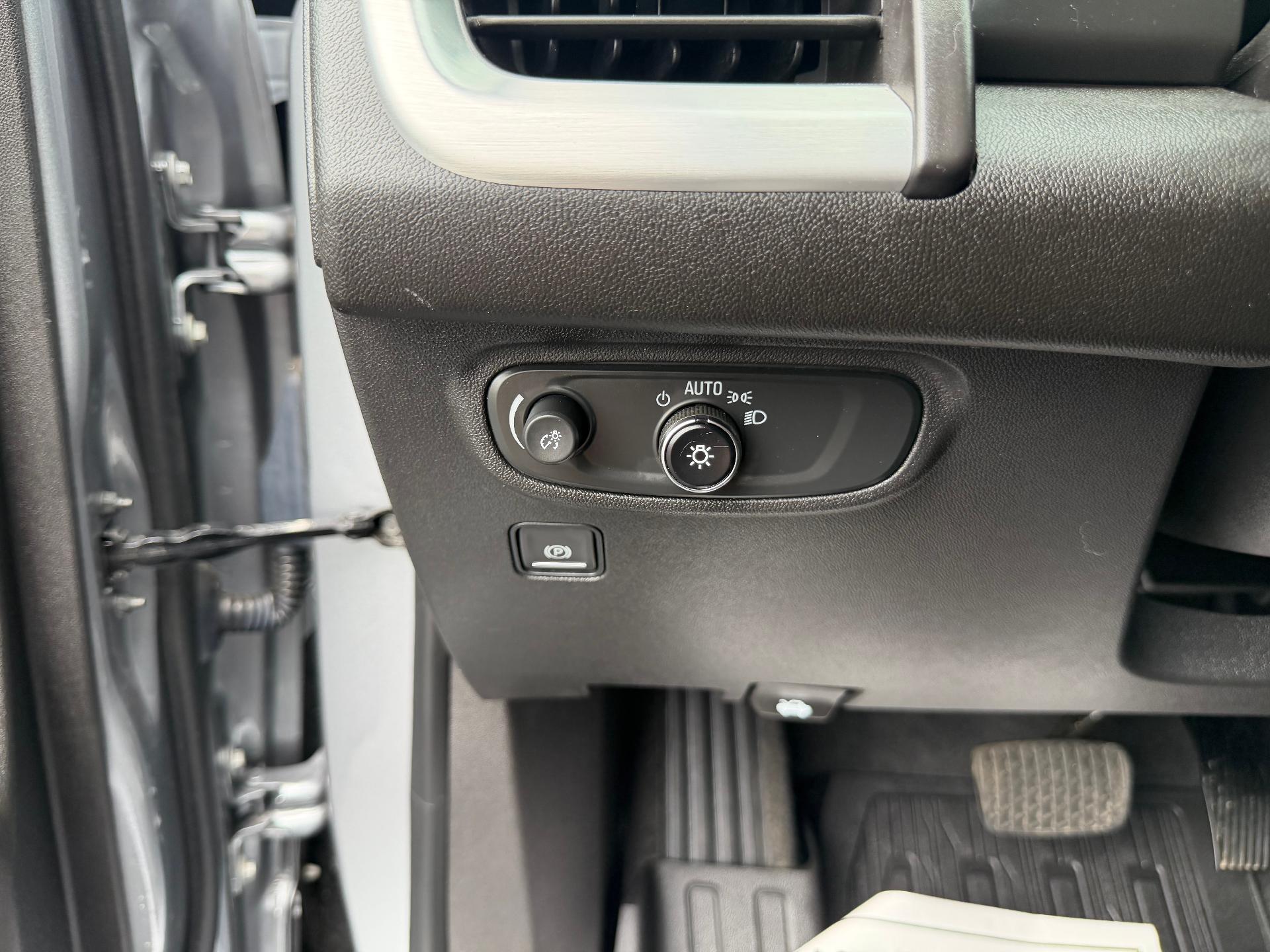 2024 GMC Terrain photo 29 of 36