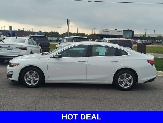 2022 Chevrolet Malibu Vehicle Photo in Merrillville, IN 46410