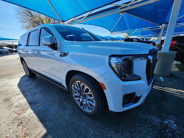2023 GMC Yukon XL Vehicle Photo in DENTON, TX 76210-9321