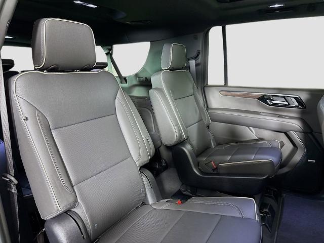 2025 Chevrolet Suburban Vehicle Photo in PUYALLUP, WA 98371-4149