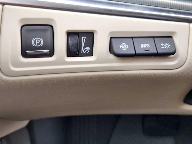 2024 Cadillac XT5 Vehicle Photo in DENTON, TX 76210-9321