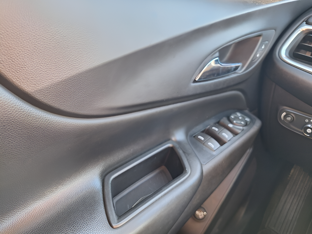 2019 Chevrolet Equinox photo 17 of 30