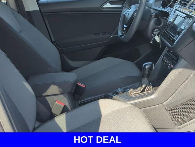 2020 Volkswagen Tiguan Vehicle Photo in Merrillville, IN 46410