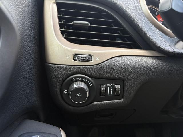 2017 Jeep Cherokee Vehicle Photo in Savannah, GA 31419