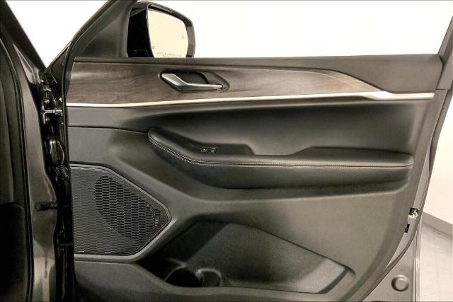 2024 Jeep Grand Cherokee L Vehicle Photo in Kansas City, MO 64114