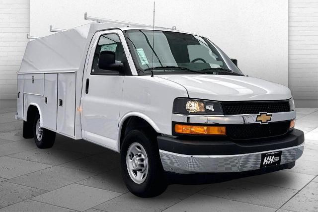 Summit White 2026 Chevrolet Express Chassis Van Rear-Wheel Drive 8-Speed Automatic