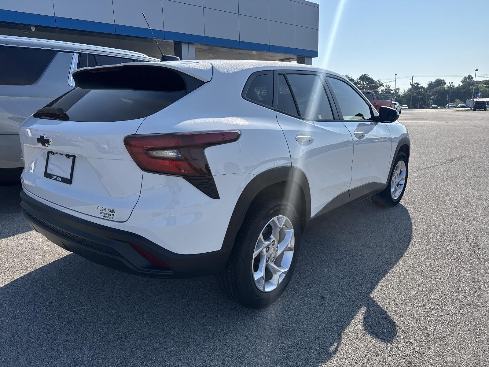 View vehicle photo 4