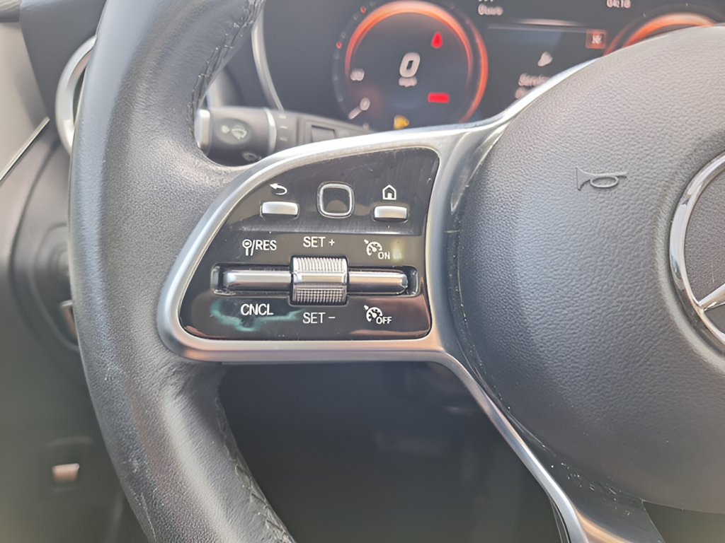 2022 Mercedes-Benz GLC photo 17 of 30