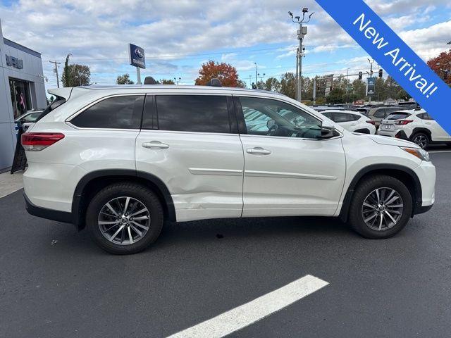 2018 Toyota Highlander Vehicle Photo in Puyallup, WA 98371
