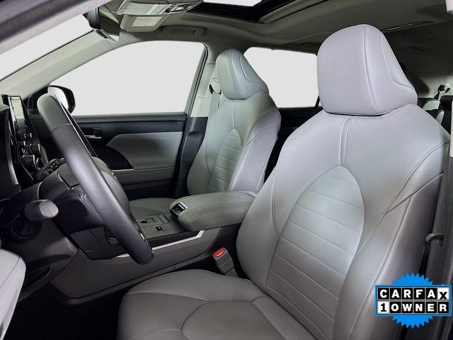 2021 Toyota Highlander Vehicle Photo in Puyallup, WA 98371