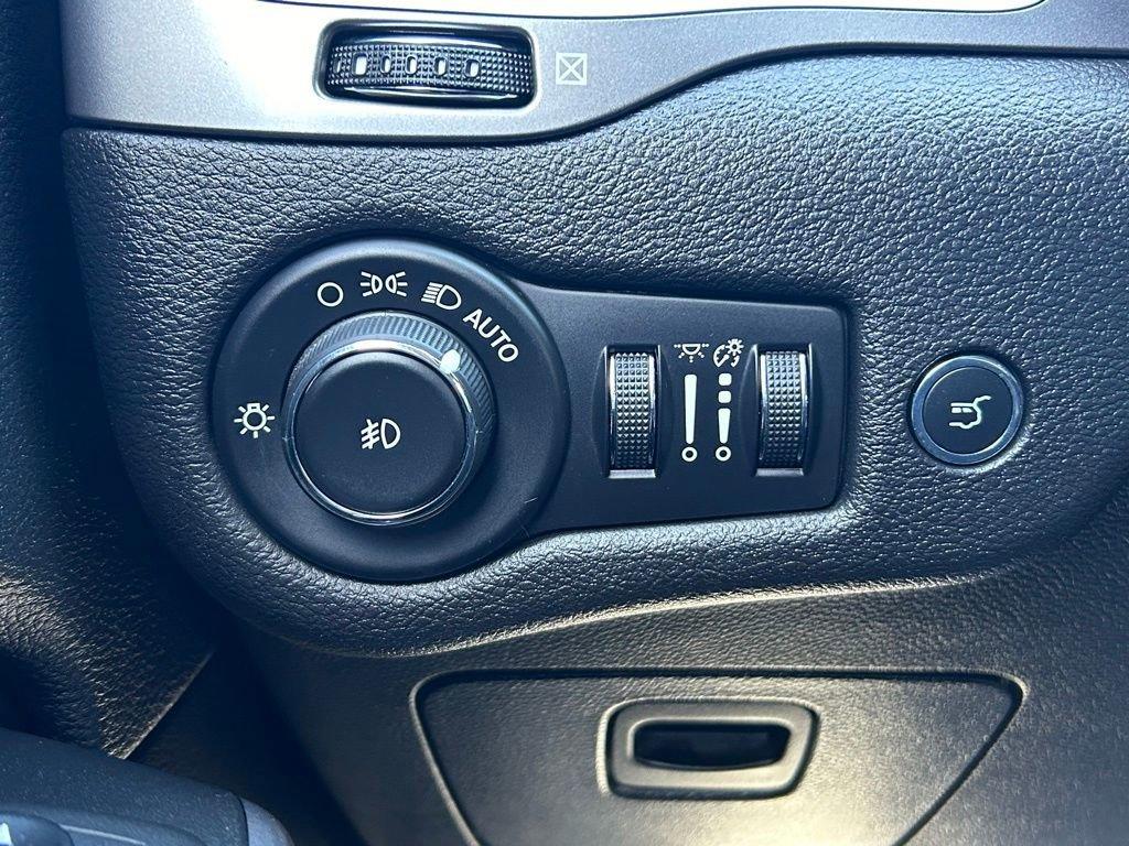 2019 Jeep Cherokee Vehicle Photo in Cedar Rapids, IA 52402