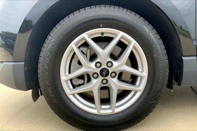 2023 Ford Edge Vehicle Photo in TOPEKA, KS 66609-0000