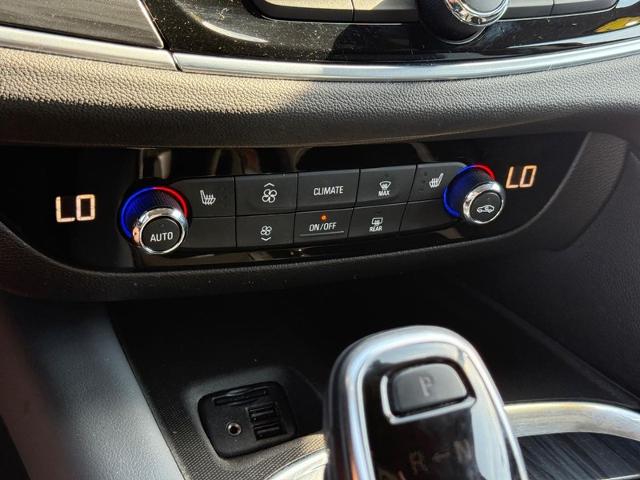 2021 Buick Enclave Vehicle Photo in COLUMBIA, MO 65203-3903