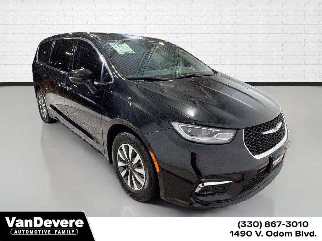 2023 Chrysler Pacifica Vehicle Photo in AKRON, OH 44320-4088