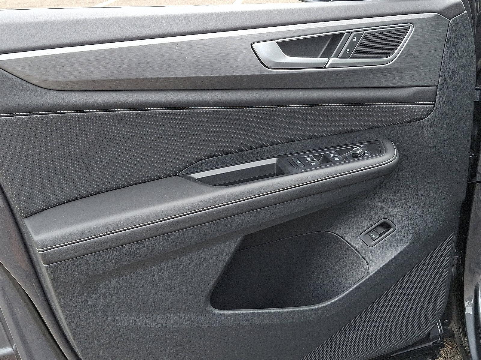 2025 Volkswagen Atlas Cross Sport Vehicle Photo in Trevose, PA 19053