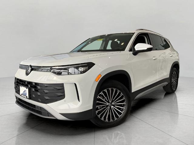 2025 Volkswagen Tiguan Vehicle Photo in Oshkosh, WI 54904