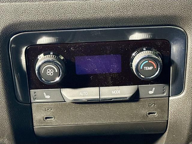 2025 Chevrolet Suburban Vehicle Photo in PUYALLUP, WA 98371-4149