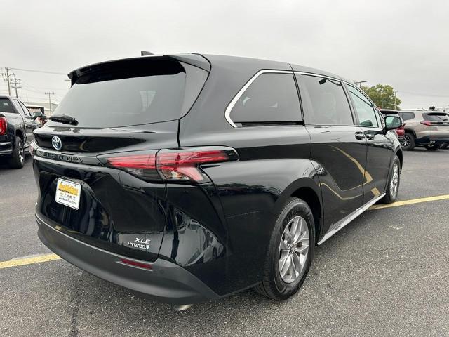 2022 Toyota Sienna Vehicle Photo in COLUMBIA, MO 65203-3903