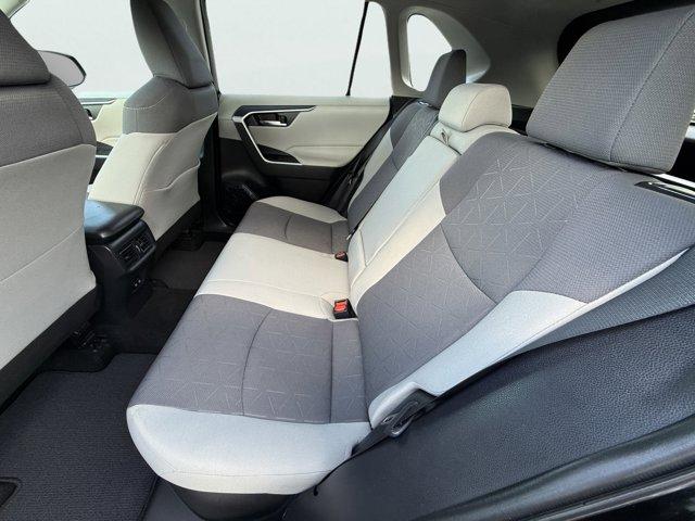 2020 Toyota RAV4 Vehicle Photo in LEOMINSTER, MA 01453-2952