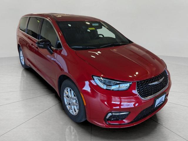2026 Chrysler Pacifica Vehicle Photo in Neenah, WI 54956