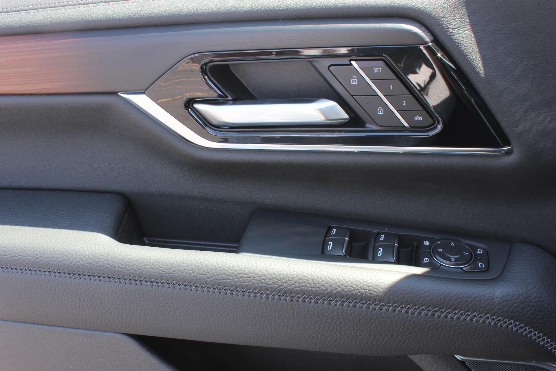 2025 GMC Yukon Vehicle Photo in AURORA, CO 80012-4011