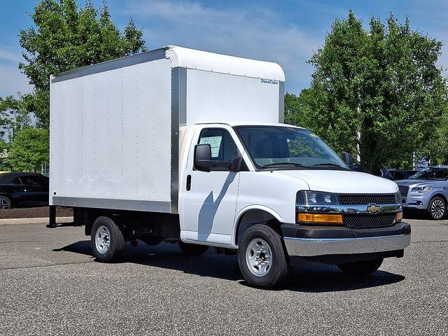 2025 Chevrolet Express Cutaway 3500 Vehicle Photo in DANBURY, CT 06810-5034